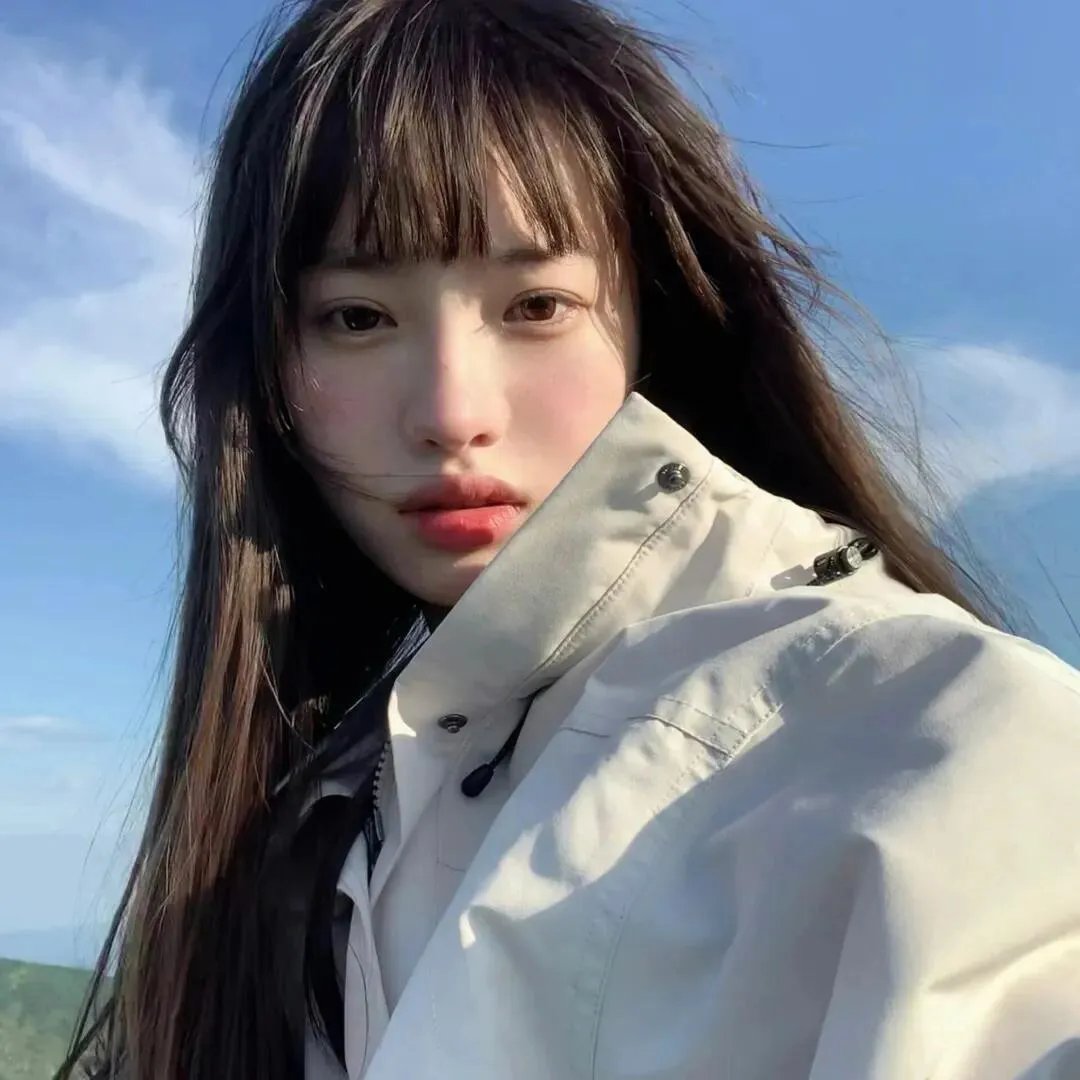 挥着翅膀的女孩